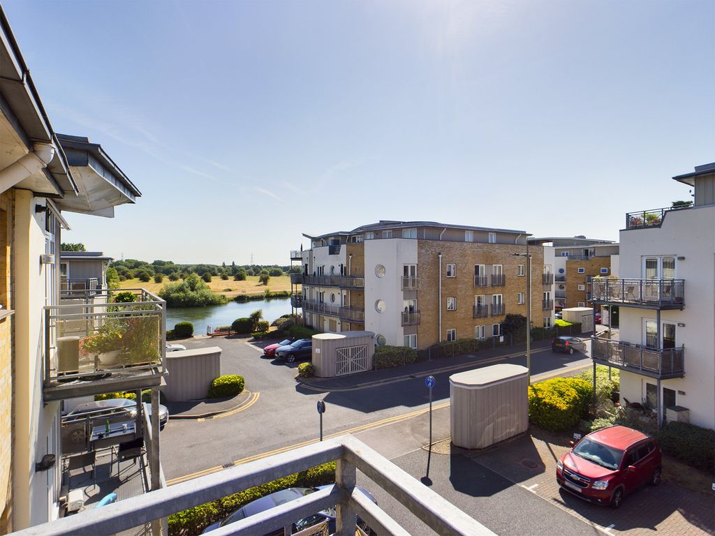 Property photo 3 of 11 Picture No. 15