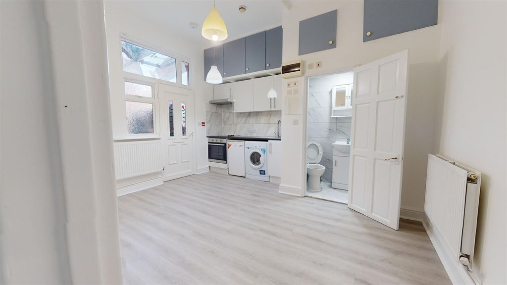 Property photo 2 of 7 Heathfield-Park-11292023_142548.Jpg