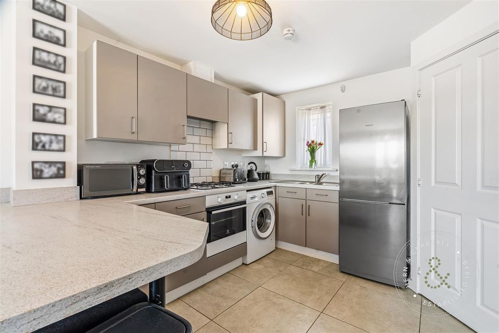 Property photo 2 of 33 Heol Williams-17.Jpg