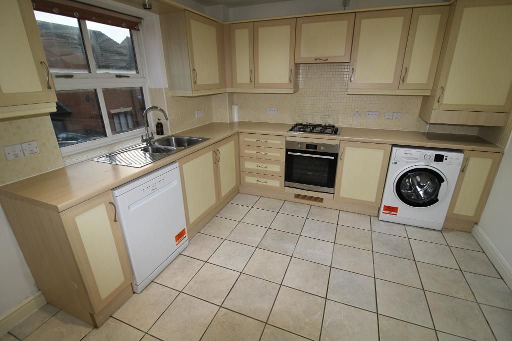 Property photo 3 of 8 Kitchen