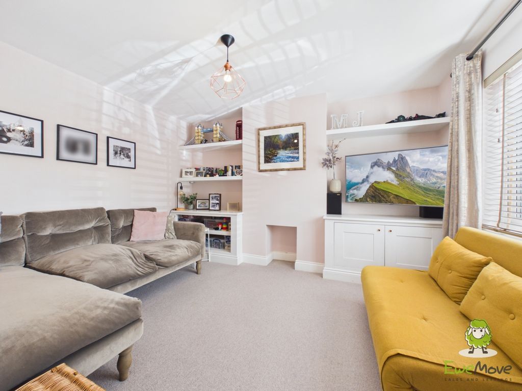 Property photo 2 of 25 Ewemove Estate Agents Basingstoke