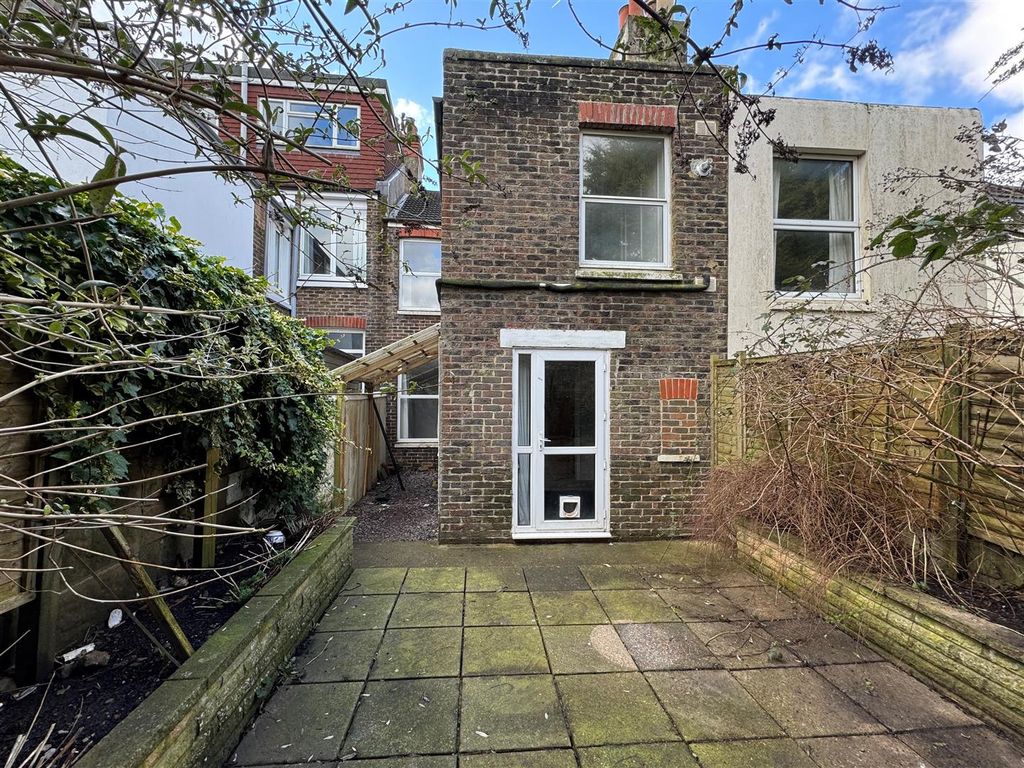 Property photo 2 of 12 Gardenrear.Jpg