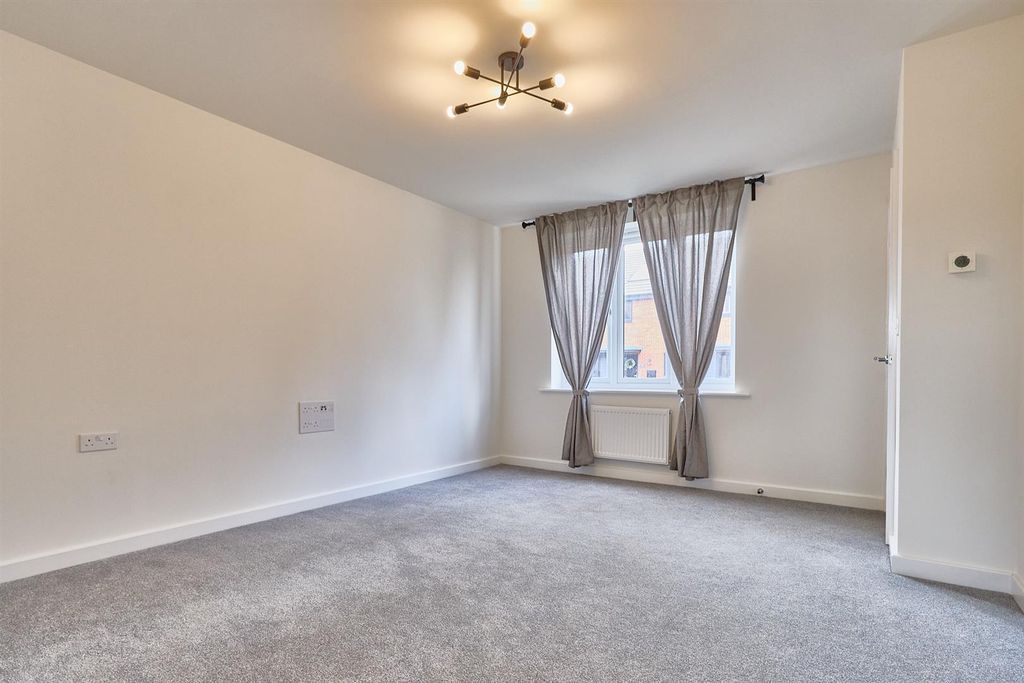 Property photo 3 of 9 Mortain Street_2.Jpg