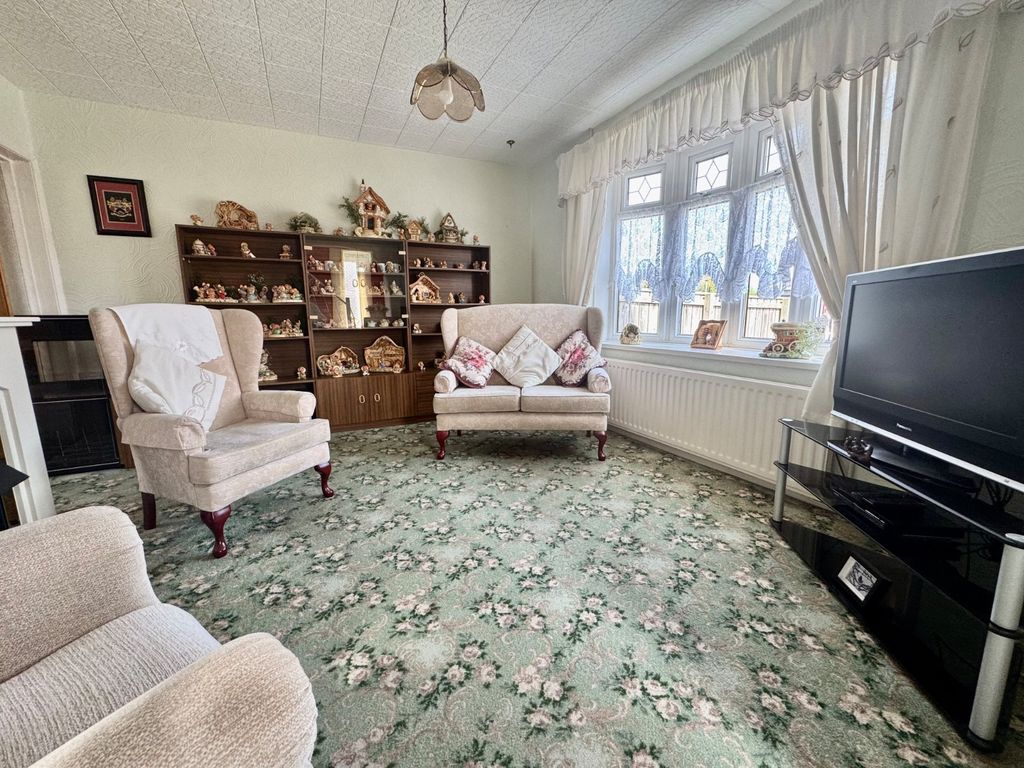 Property photo 3 of 12 Living Room