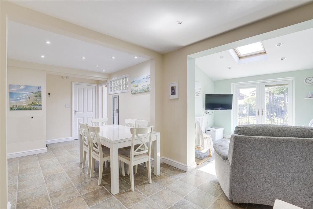 Property photo 2 of 24 1387.Jpg