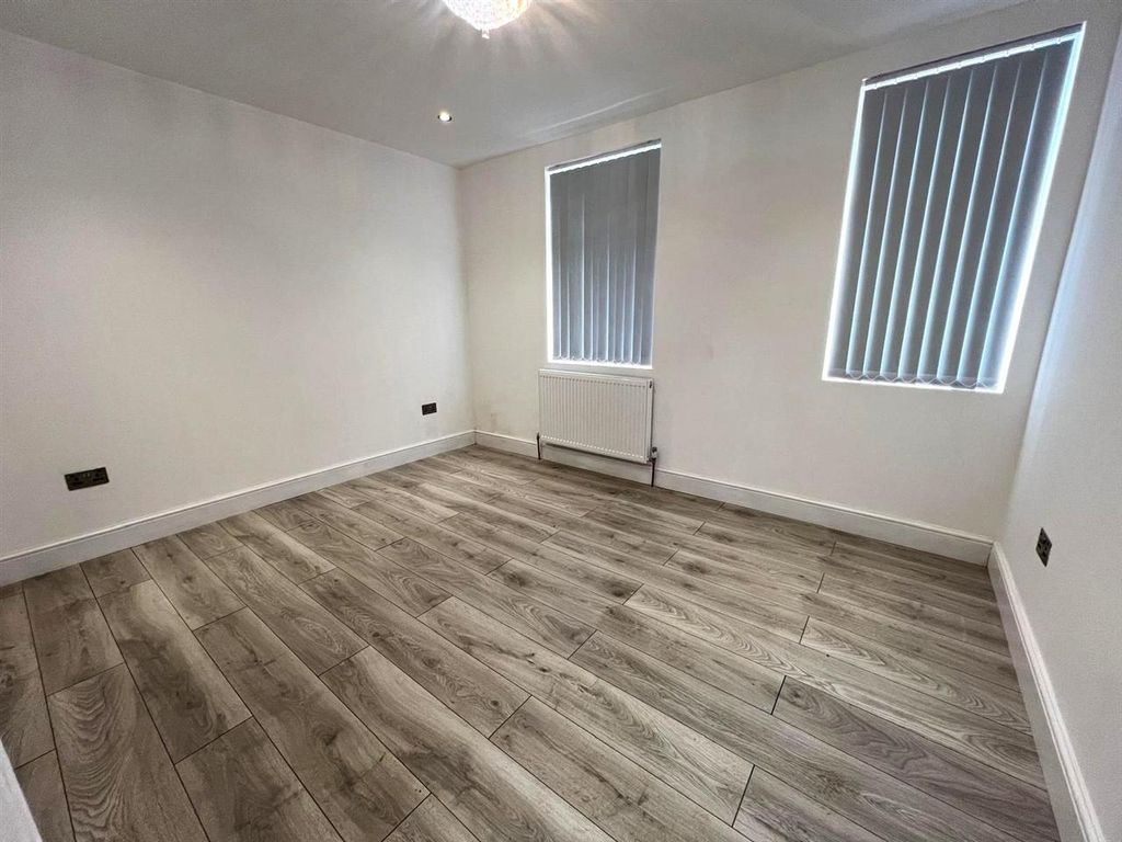 Property photo 2 of 12 Lounge