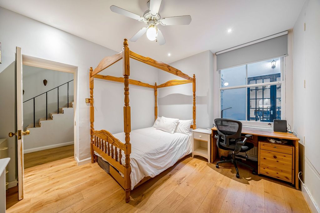 Property photo 3 of 18