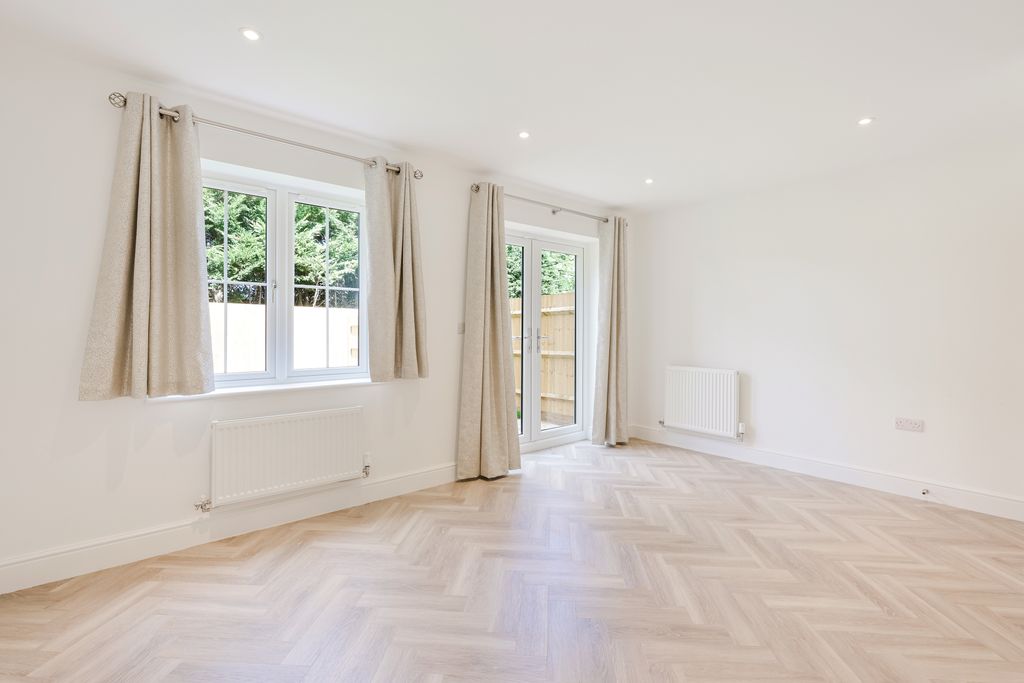 Property photo 3 of 12 Willow Place, Plot 2  (2)
