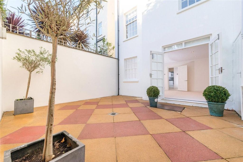 Property photo 3 of 12 Picture No. 11