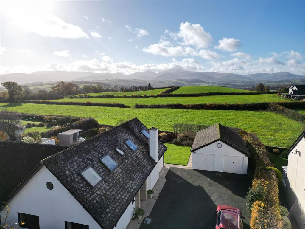 Property photo 2 of 33 Dji_Fly_20251108_232226_516_1762603391697_Photo.Jp