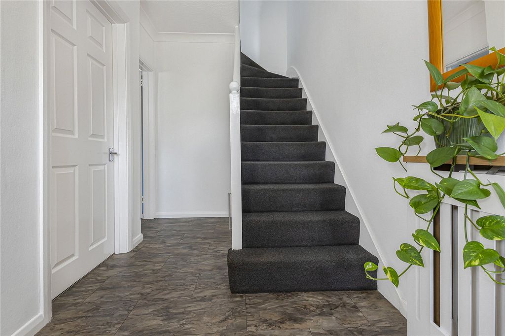 Property photo 2 of 30 Enterance Hall
