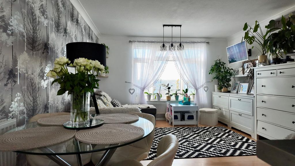 Property photo 3 of 5