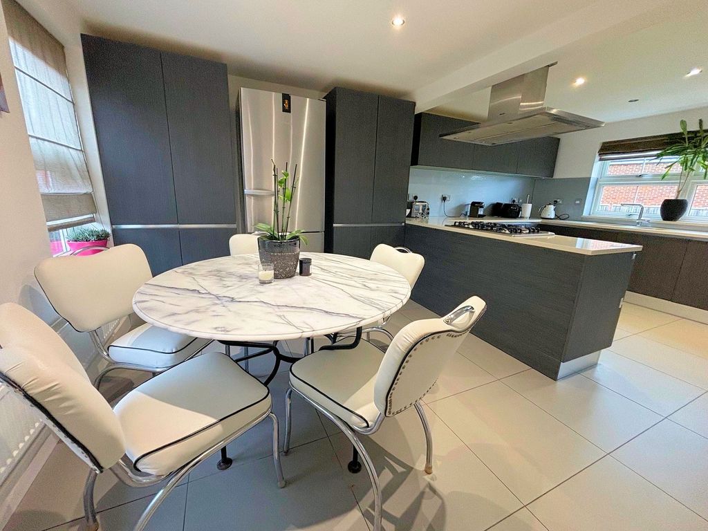 Property photo 2 of 6 Photo 6