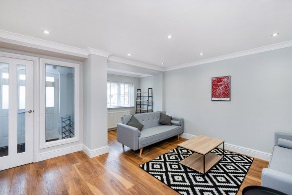 Property photo 2 of 17 Cowden Close 15 Ph1.Jpg