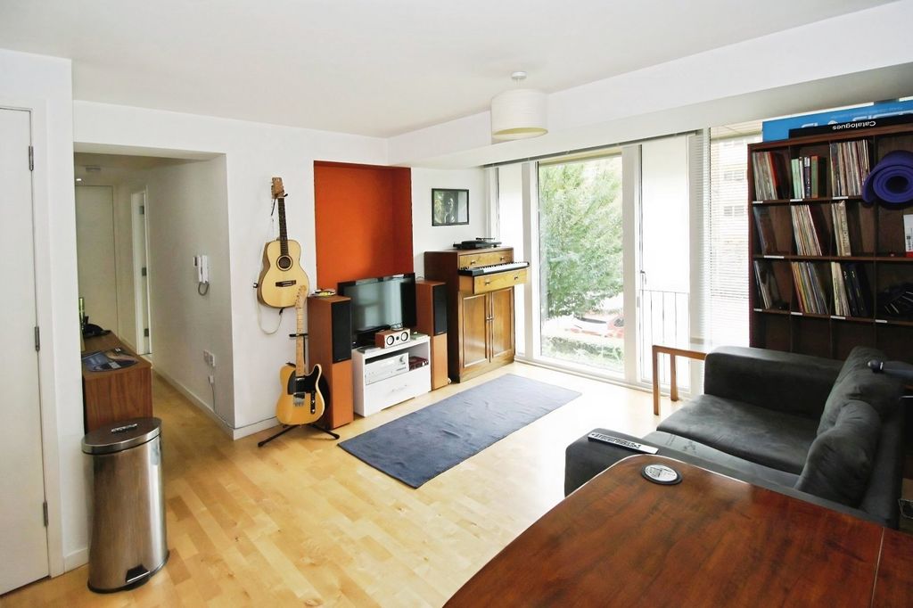 Property photo 2 of 7 Picture No. 12