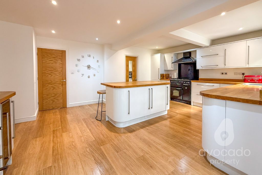 Property photo 3 of 21 5436028
