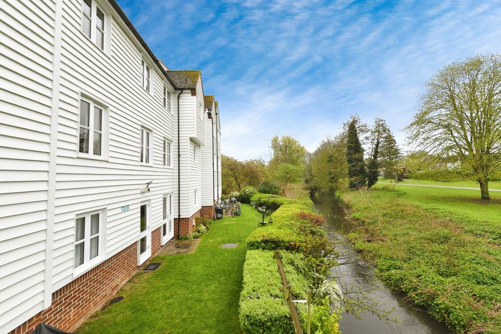 Property photo 2 of 11 Photo