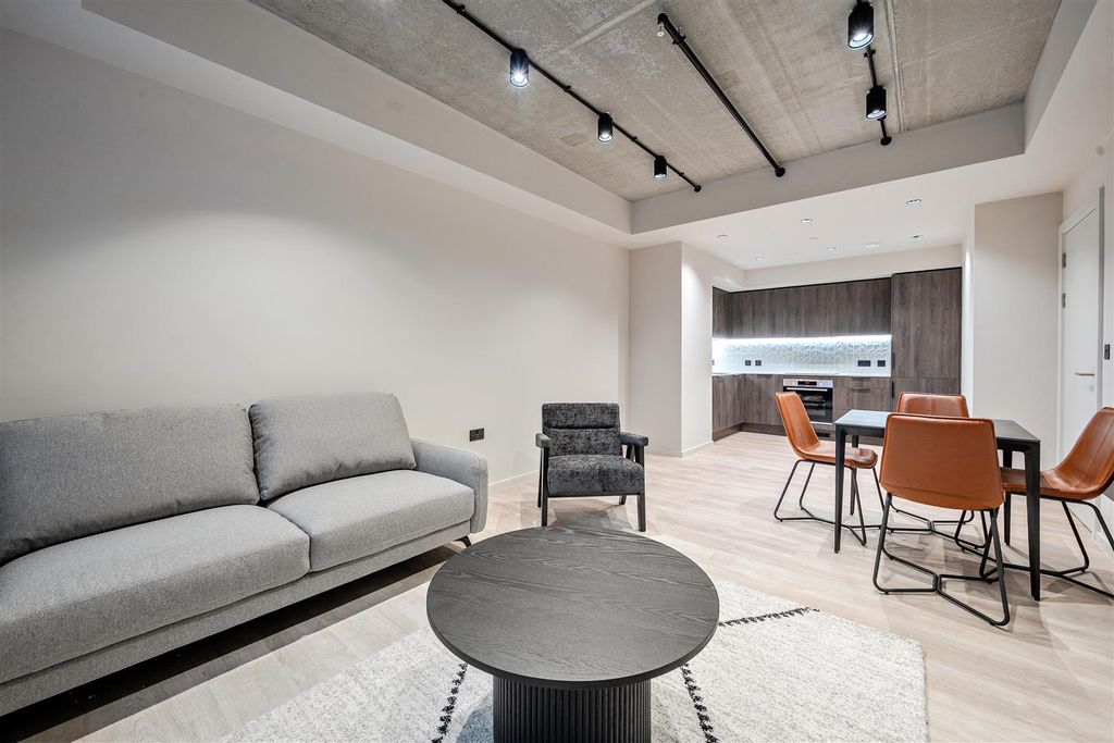 Property photo 3 of 10 1407343-9-698465Bf83c53.Jpg