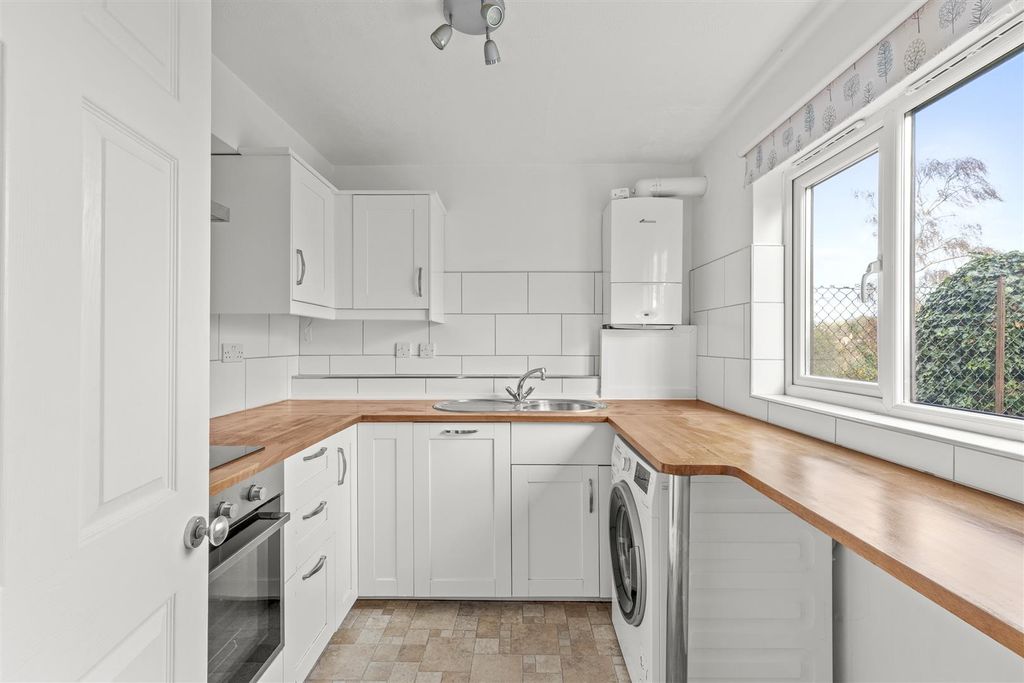 Property photo 2 of 14 10 Windrush Court, Hp13 7Ul-7.Jpg