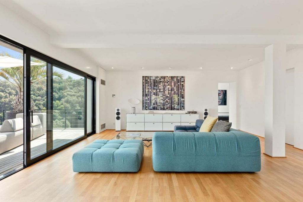 Property photo 3 of 63