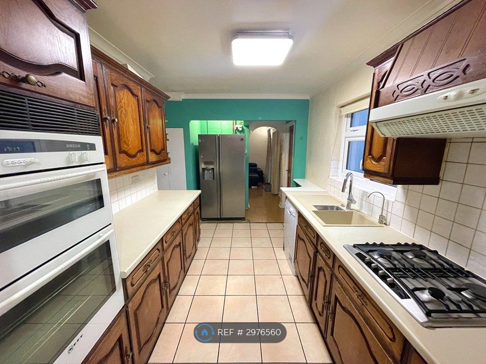 Property photo 2 of 18 Kitchen
