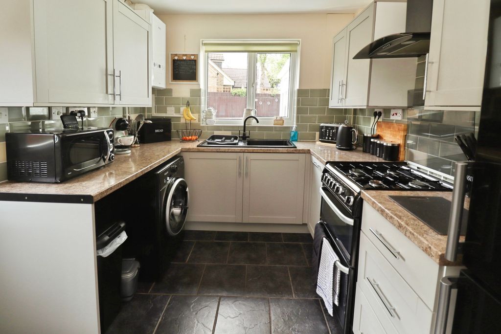 Property photo 2 of 21