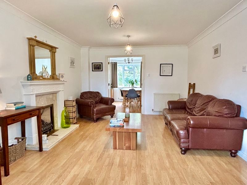 Property photo 2 of 19 Lounge