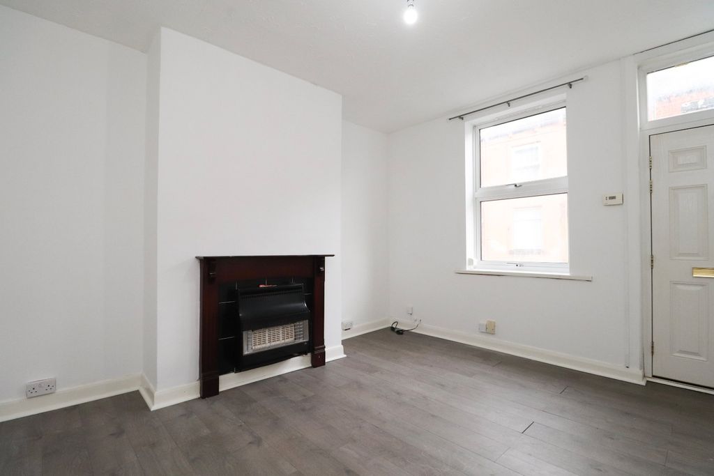 Property photo 2 of 9 Picture No. 11