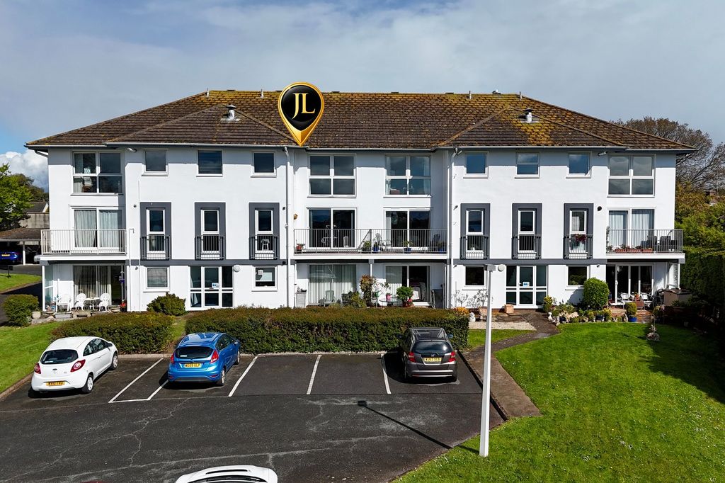 Property photo 2 of 20