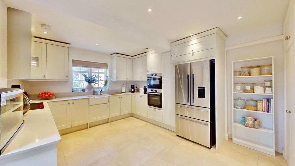 Property photo 3 of 14 Photo 6