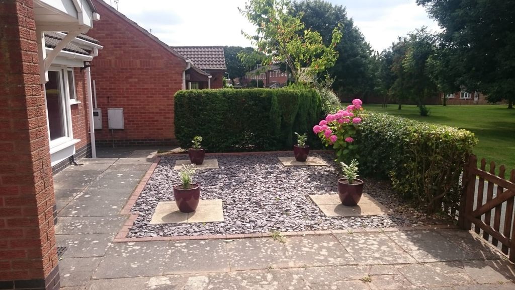 Property photo 2 of 8 Front Garden