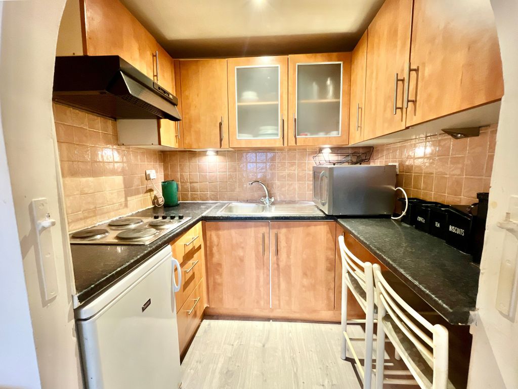 Property photo 3 of 8 Kitchen