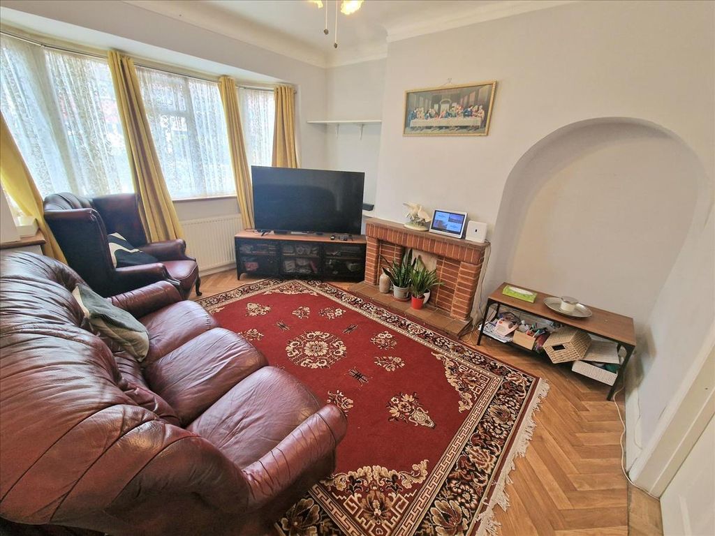 Property photo 3 of 18