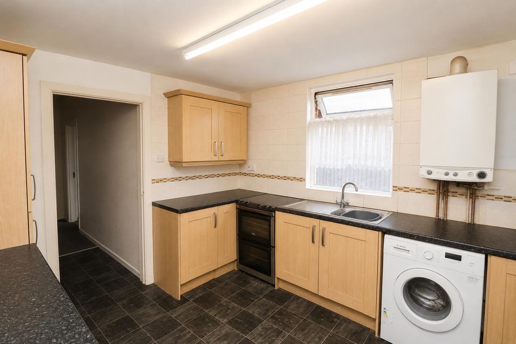 Property photo 3 of 14 Kitchen