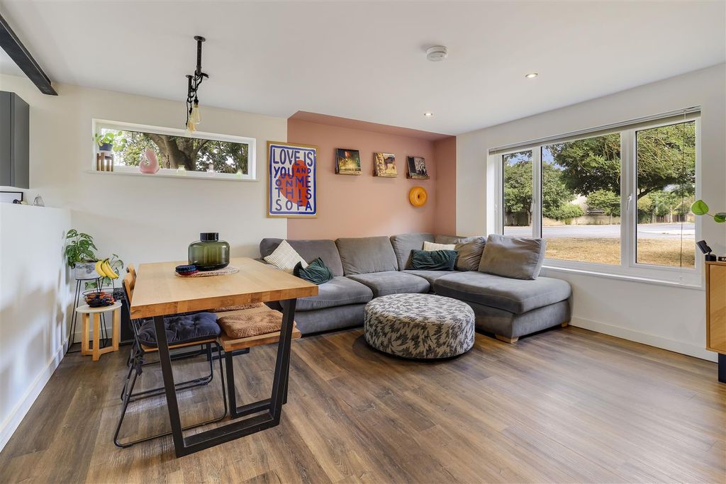 Property photo 2 of 17 Img (6).Jpg