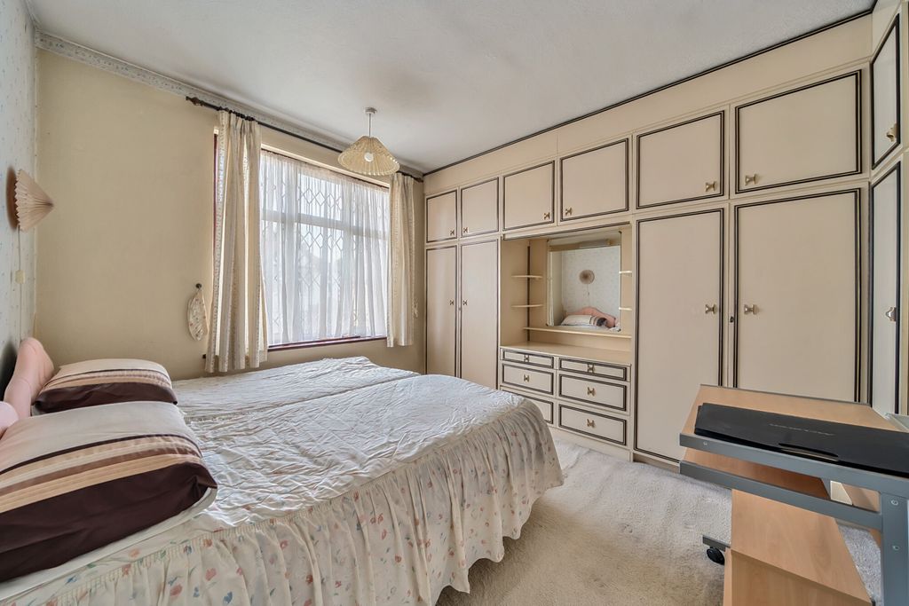 Property photo 2 of 19 1296183-25-682c6F...