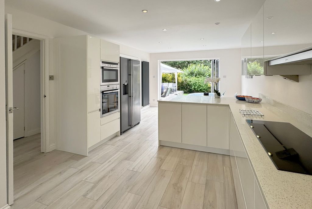 Property photo 3 of 17 9Cp Kitchen 2
