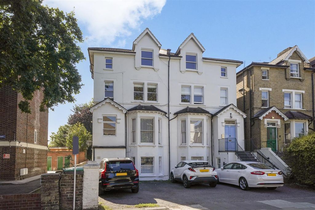 Property photo 1 of 10 Flat 7 102 The Grove London W5 3Sh - 010.Jpg