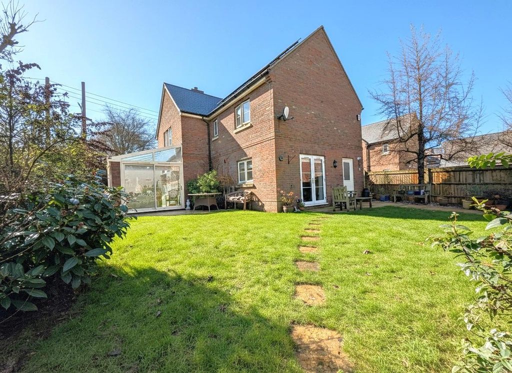 Property photo 2 of 19 Gemini_Generated_Image_Pj76Tipj76Tipj76.Jpg