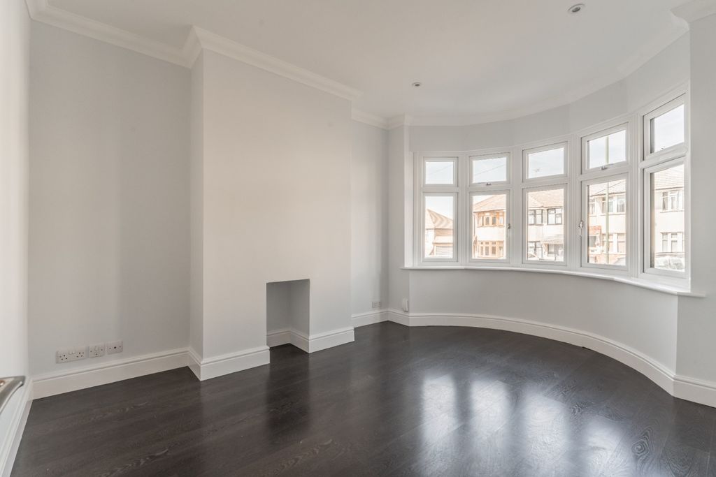 Property photo 2 of 15 4224312