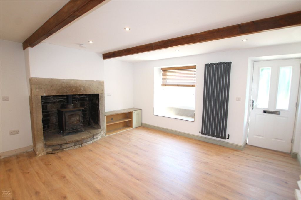 Property photo 2 of 13 Lounge