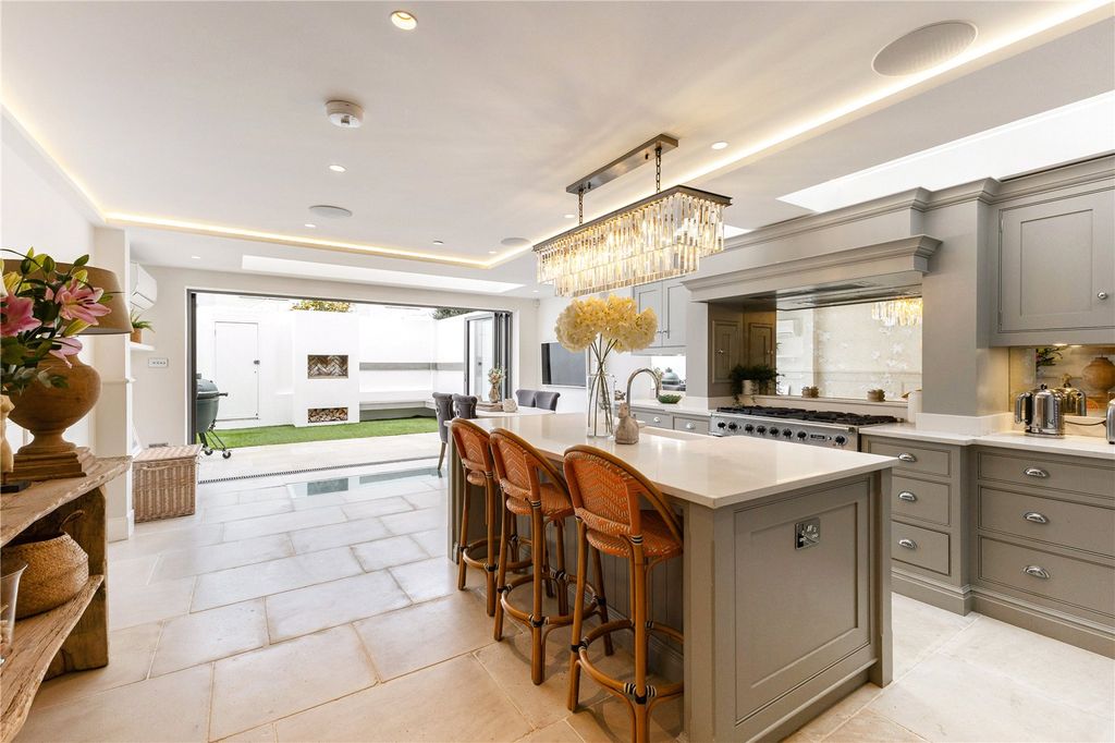 Property photo 2 of 20 Kitchen