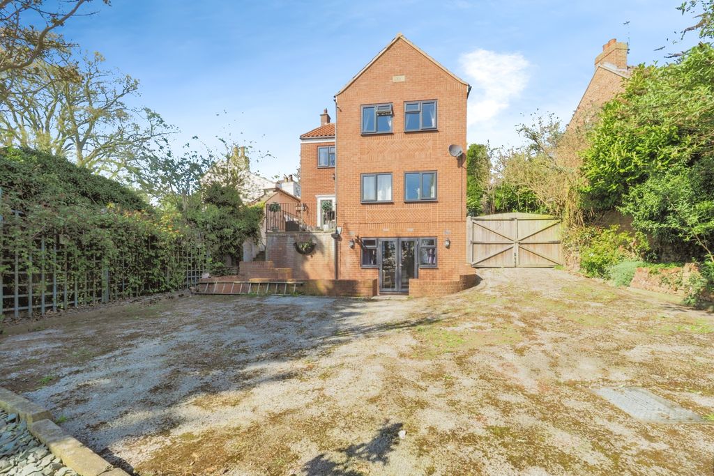 Property photo 3 of 15