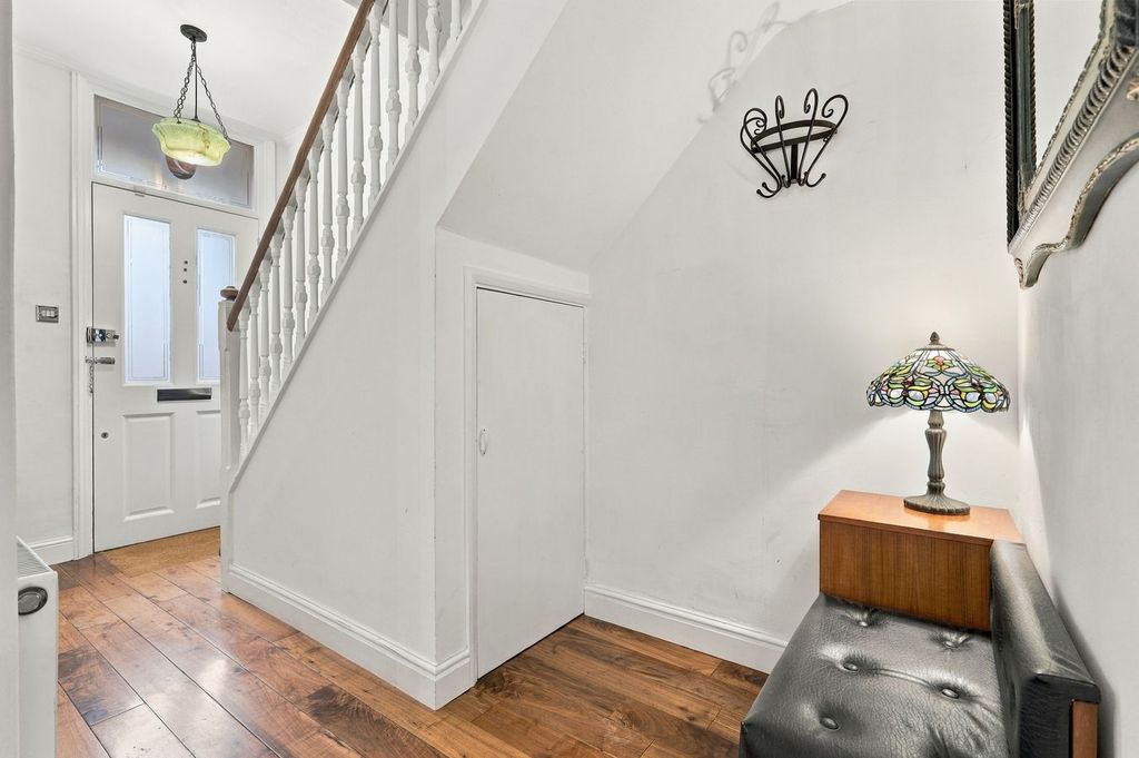 Property photo 2 of 33