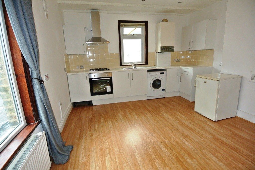 Property photo 1 of 4 Studio To Rent Ladywell Road, Ladywell Se13