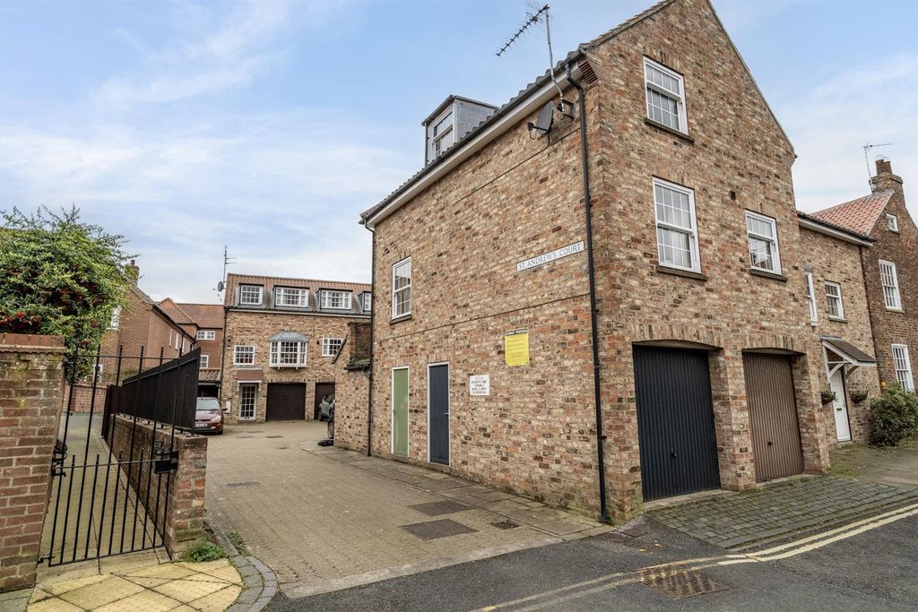 Property photo 1 of 15 External