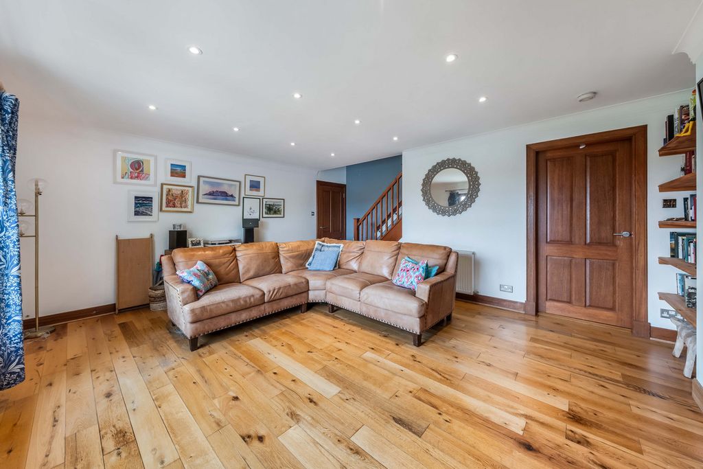 Property photo 2 of 32