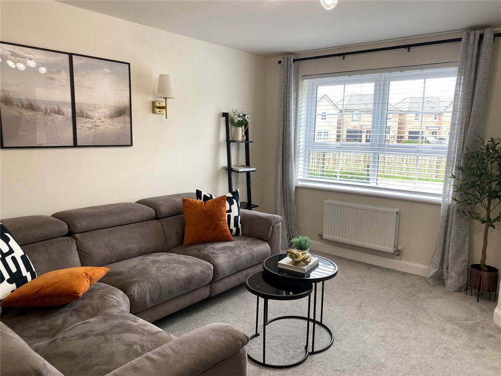 Property photo 2 of 9 Lounge