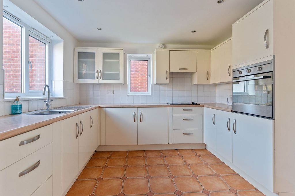 Property photo 2 of 28