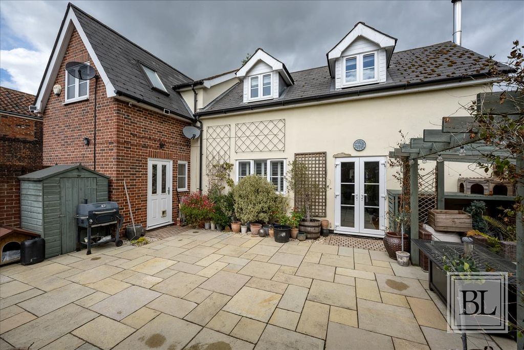 Property photo 2 of 24
